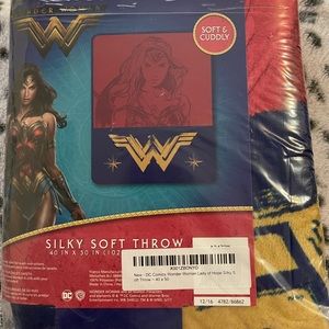 DC COMICS WONDER WOMAN Silky soft throw blanket Lady of Hope 40x50 NEW